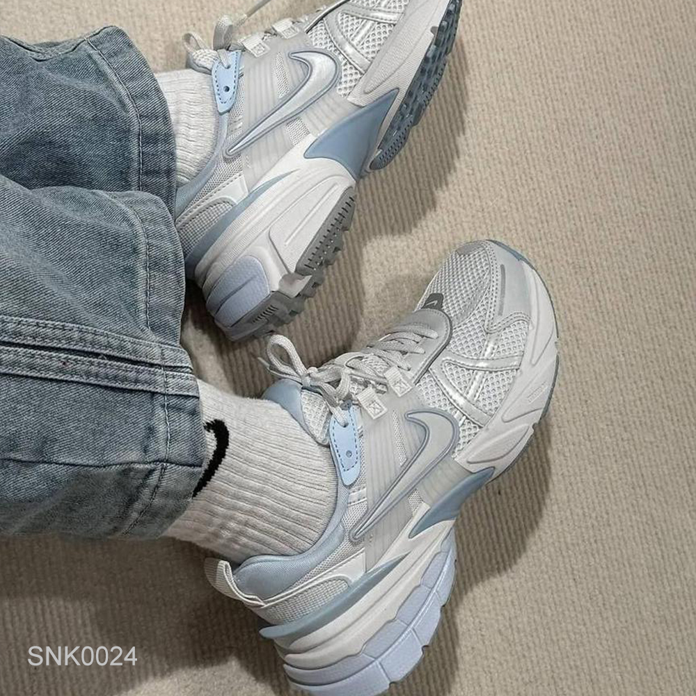 کفش کتونی نایک وی تو کی ران سفید آبی - Nike V2K Run White Blue 5 کفش نایک وی تو کی ران سفید آبی Nike V2K Run White Blue